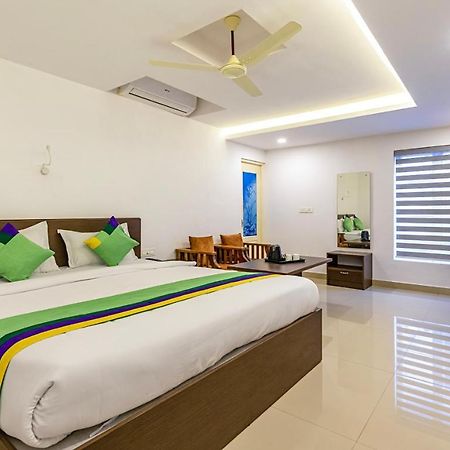 Treebo Trend Airport Avenue Plaza Cochin Airport Hotel Kochi Eksteriør billede