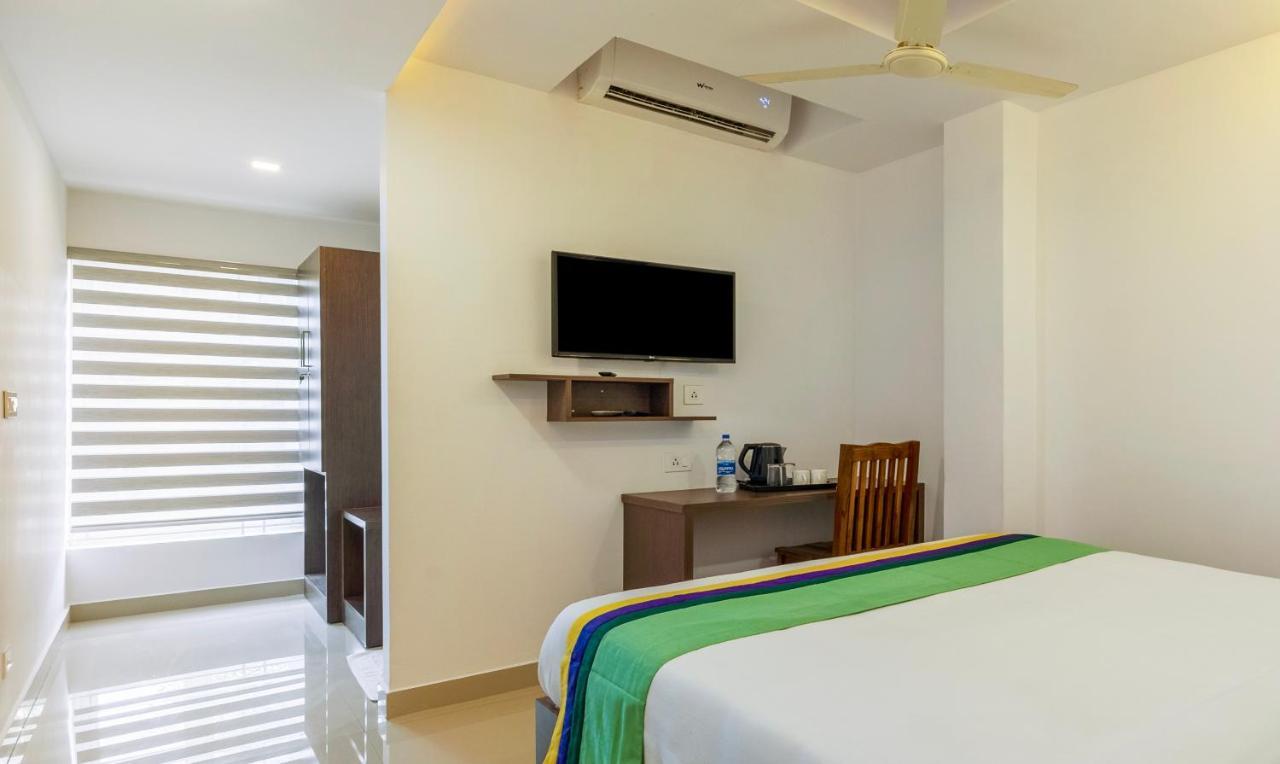 Treebo Trend Airport Avenue Plaza Cochin Airport Hotel Kochi Eksteriør billede