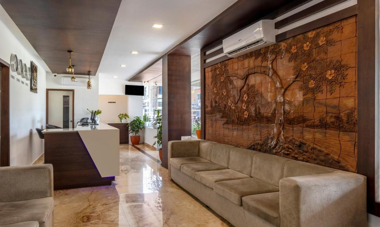Treebo Trend Airport Avenue Plaza Cochin Airport Hotel Kochi Eksteriør billede