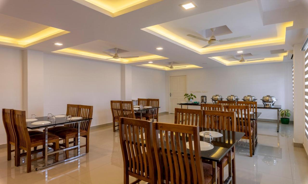 Treebo Trend Airport Avenue Plaza Cochin Airport Hotel Kochi Eksteriør billede