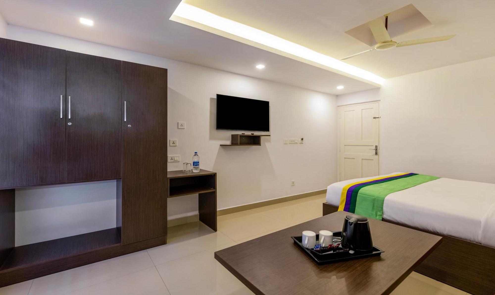 Treebo Trend Airport Avenue Plaza Cochin Airport Hotel Kochi Eksteriør billede